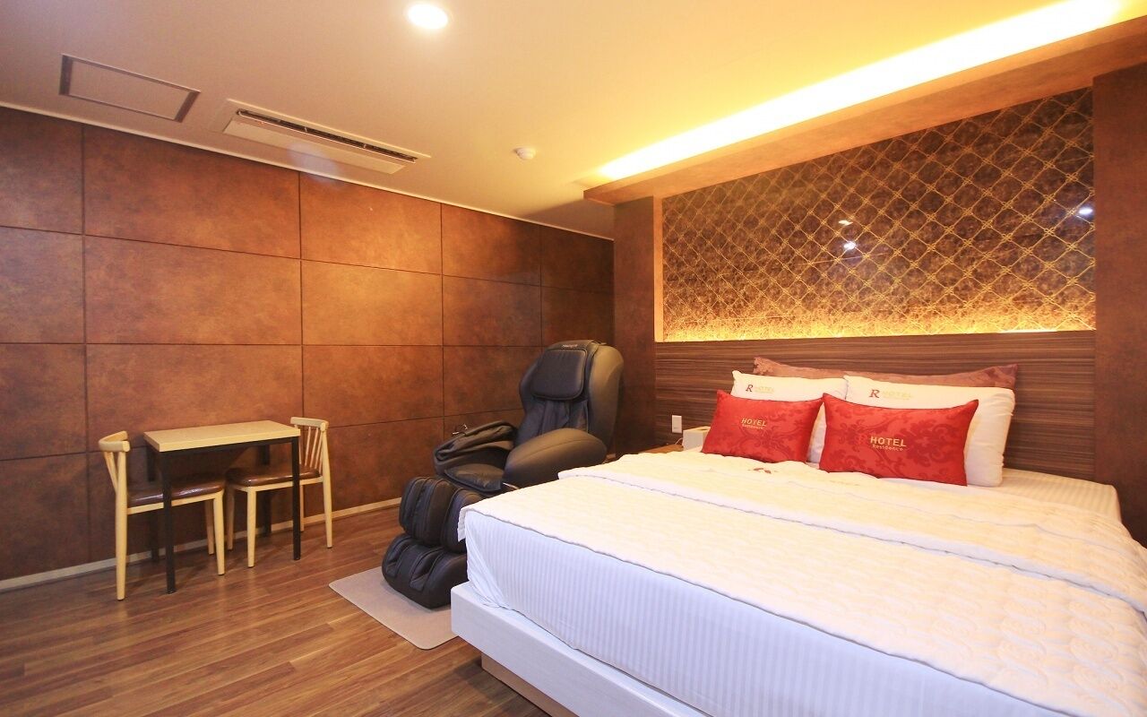 deluxe room (vip+massage chair) | free wifi