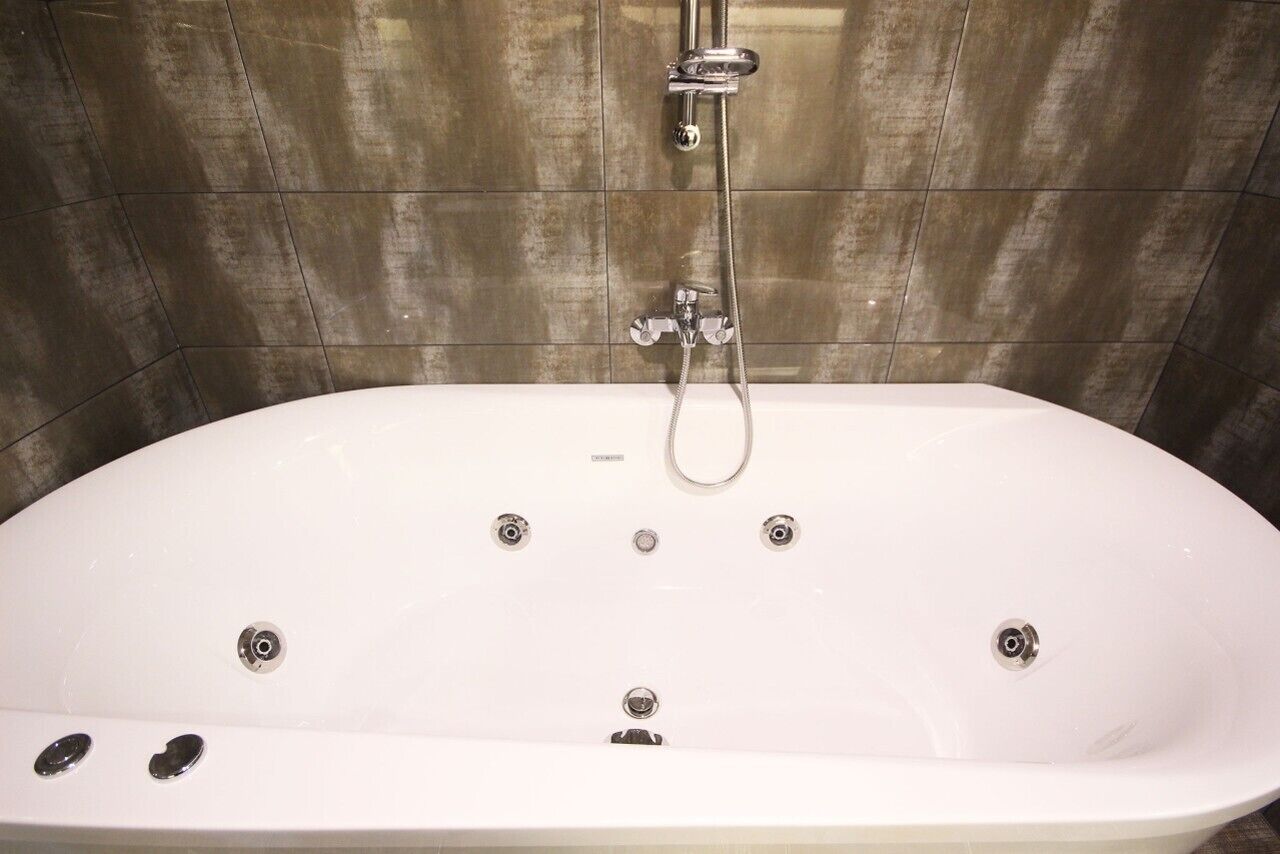 double king residence | jetted bathtub