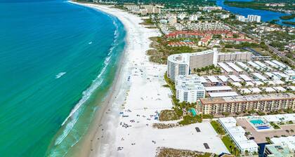 Million Dollar Views! Venice Island | Gulf Views | Steps to Beach | Heated Pool, End Unit