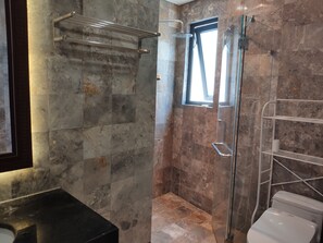 Luxury Penthouse | Bathroom | Hair dryer, slippers, towels, soap - Himeji Serviced Apartments (Hanoi)