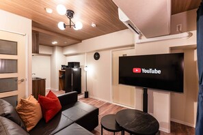 Interior - Bird Land in Shinsaibashi east (Osaka)