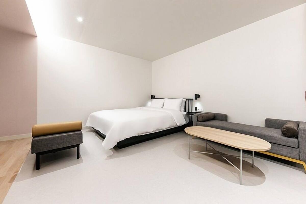 Premium Room | Down comforters, WiFi (free)