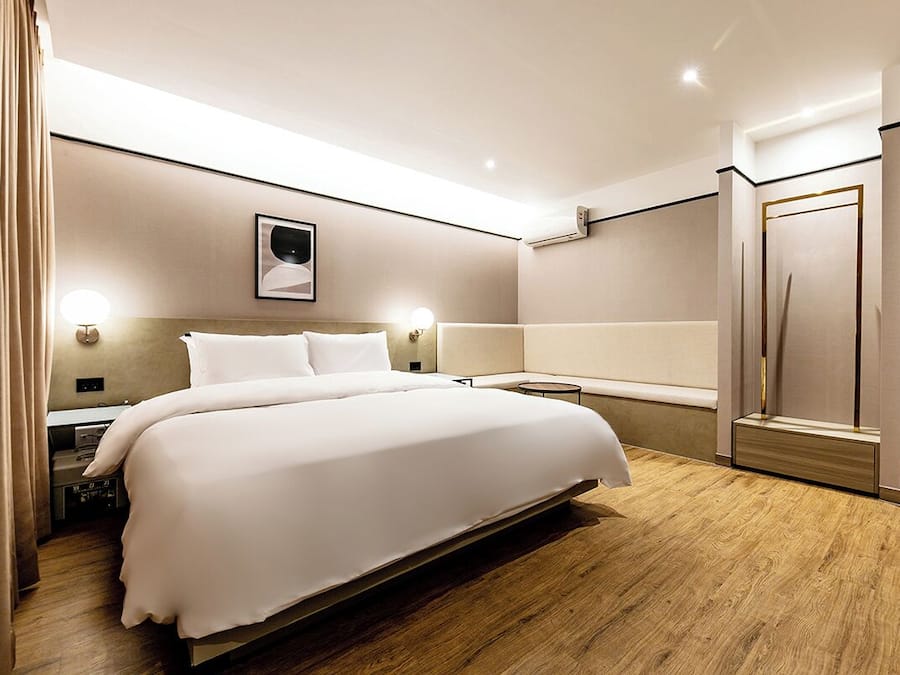 Down duvets, free WiFi