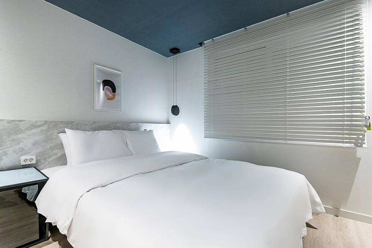 Standard Room | Down comforters, WiFi (free)