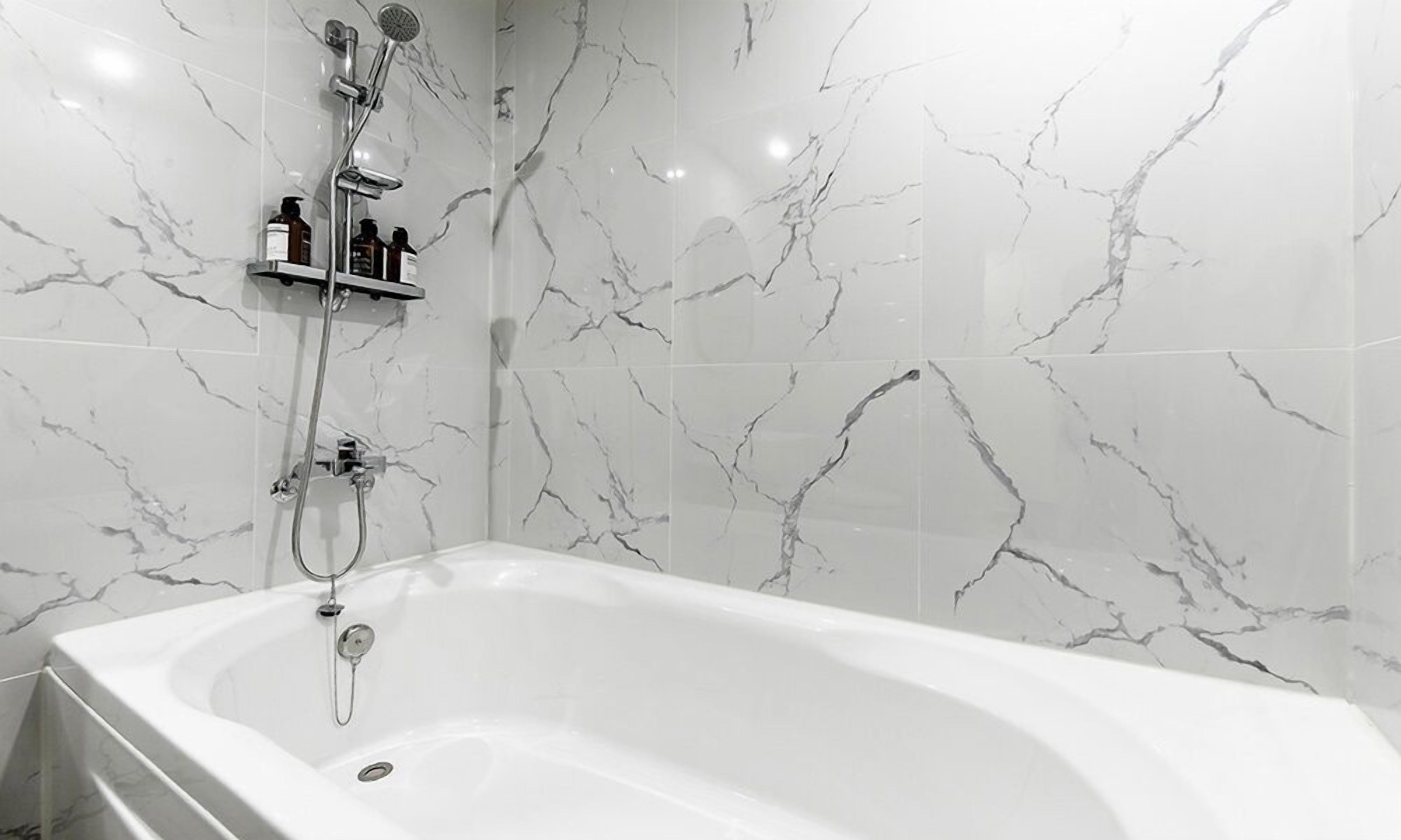 standard room | bathroom | combined shower/bathtub, free toiletries, bathrobes, bidet