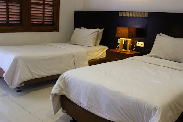 Superior Room | Desk, iron/ironing board, free WiFi