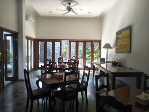 Breakfast, lunch, dinner served; Indonesian cuisine  - Hotel Graha Kinasih Kotabaru (Yogyakarta)