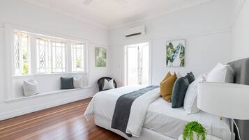 3 bedrooms, desk, iron/ironing board, WiFi