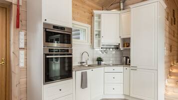 Fridge, microwave, dishwasher, cookware/dishes/utensils