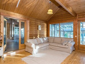 Fernseher, DVD-Player, Arbeitsbereiche