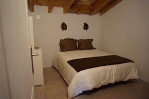 4 bedrooms, free WiFi, bed sheets