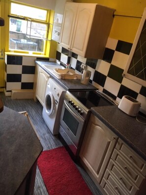 Fridge, microwave, oven, stovetop - 2-bedroom Apartment, Newcastle (Newcastle upon Tyne)