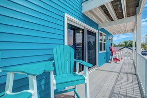 Terrace/patio - Sea Site Retreat Unit A! Great amenities nearby! Short walk to the beach! (Bradenton Beach)