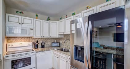 Sea Site Retreat Unit A! Great amenities nearby! Short walk to the beach!