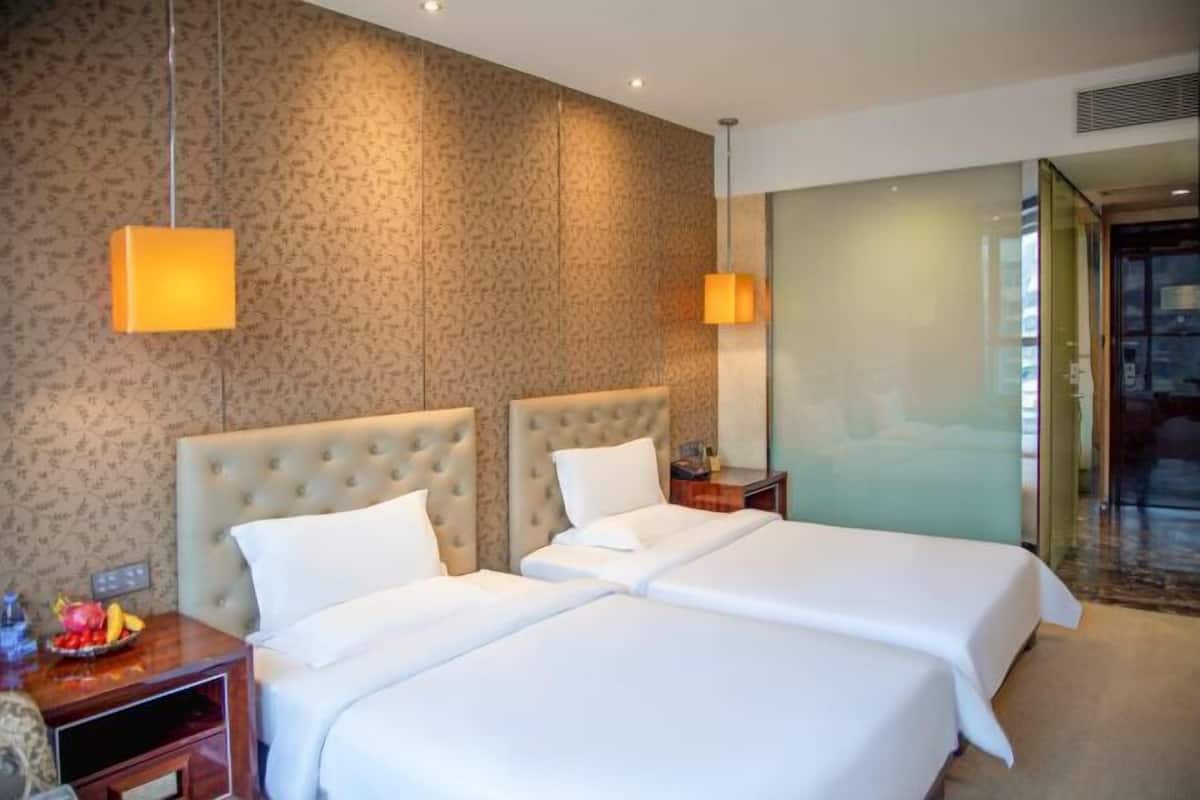 Minibar, desk, blackout curtains, free WiFi