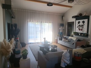 TV, printers - VILLA 8 PERSONS WITH SWIMMING POOL 15 min from LYON (Saint-Symphorien-d'Ozon)