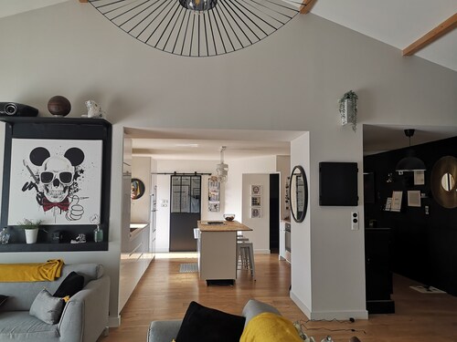 VILLA 8 PERSONS WITH SWIMMING POOL 15 min from LYON