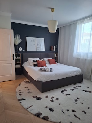 4 bedrooms, desk, iron/ironing board, travel cot - VILLA 8 PERSONS WITH SWIMMING POOL 15 min from LYON (Saint-Symphorien-d'Ozon)