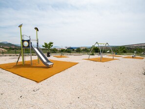 Children’s play area – outdoor