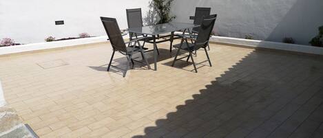 تناول الطعام بالخارج