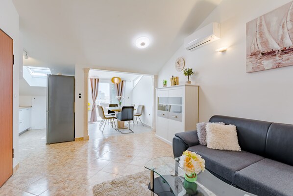 Apartment, Sea View | Living area