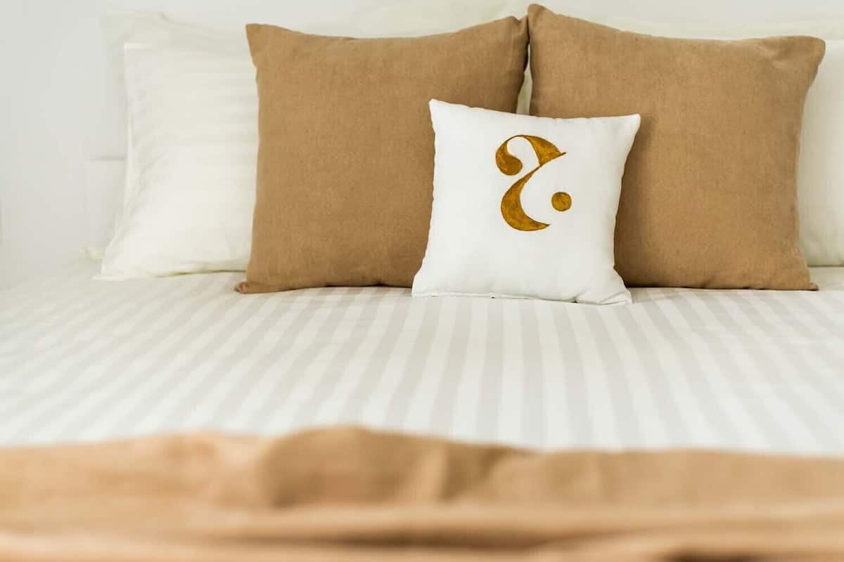 In-room safe, soundproofing, iron/ironing board, free WiFi