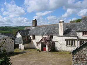 Exterior - Grade 1 listed Medieval Hall House near the Devon and Cornwall border (Leat)