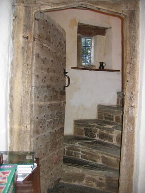 Interior - Grade 1 listed Medieval Hall House near the Devon and Cornwall border (Leat)