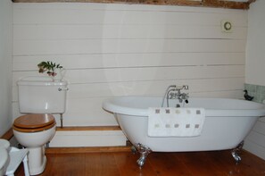 Chuveiro/banheira combinados, secador de cabelo, toalhas de banho 