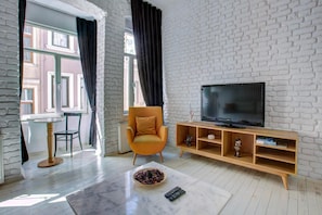32-inch LCD TV with satellite channels, TV - Maravilloso Hotel Galata (Istanbul)