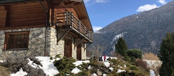 Spacious Wooden Chalet near Verbier with Jacuzzi! 