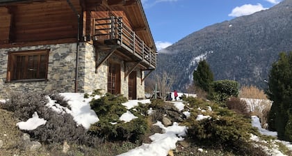 Spacious Wooden Chalet near Verbier with Jacuzzi!