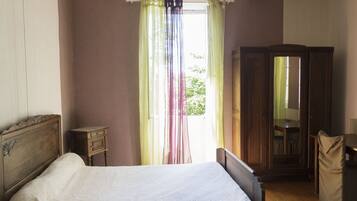 3 bedrooms, iron/ironing board, WiFi