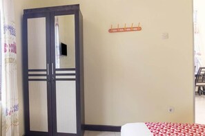 Room - OYO 2950 Grand Suites Palace (Cipanas)