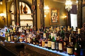 Bar (on property) - The Detroit Club (Detroit)