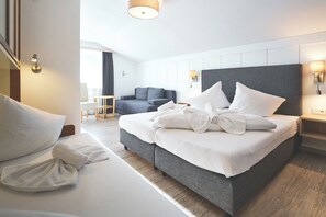 Quadruple Room, Balcony | In-room safe, blackout drapes, free WiFi - Hotel Gamshag (Saalbach-Hinterglemm)