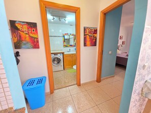 Ensemble baignoire-douche, serviettes fournies