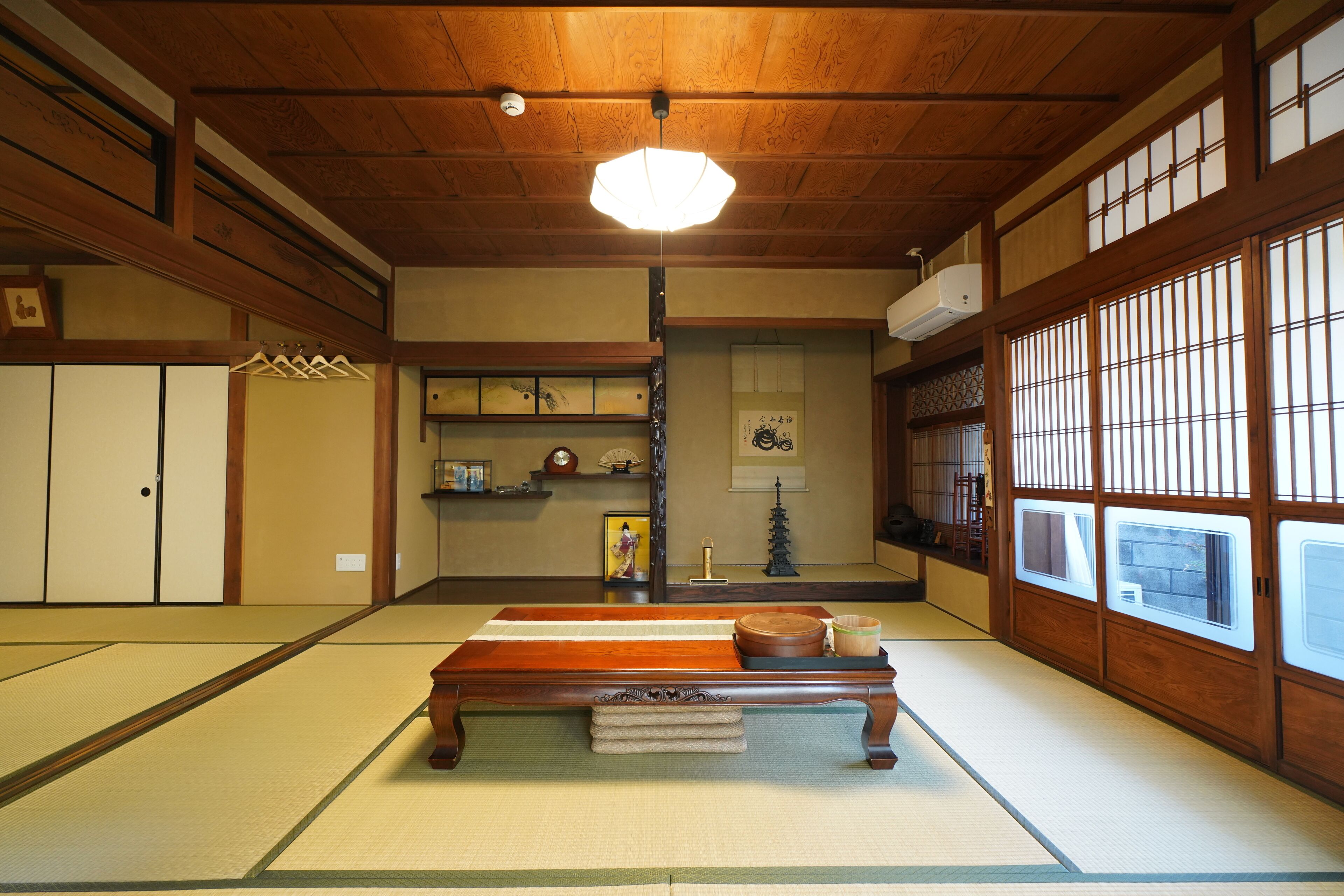 (106) 1f suite room for 10 guests (private room with shower and toilet) | premium bedding, down duvets, blackout curtains, soundproofing