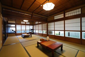 (106) 1F Suite Room for 10 Guests (Private Room with Shower and Toilet)