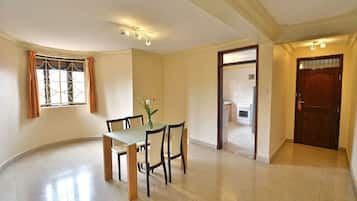 Apartemen Deluks, 3 kamar tidur | Makan di kamar