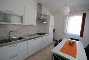 Fridge, microwave, coffee/tea maker, electric kettle