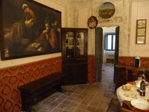 Interior - Small theater fashion suite (Pagliare del Tronto)