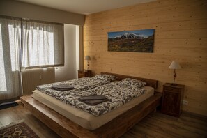 2 chambres, fer et planche à repasser, lit parapluie, Wi-Fi gratuit