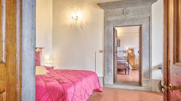 2 bedrooms, WiFi, bed sheets, wheelchair access