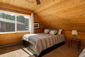 3 bedrooms, free WiFi, bed sheets - Pet Friendly! Wood Fireplace, Wraparound Porch, Firepit, Close to Lake Granby and Highland Marina (Grand Lake)