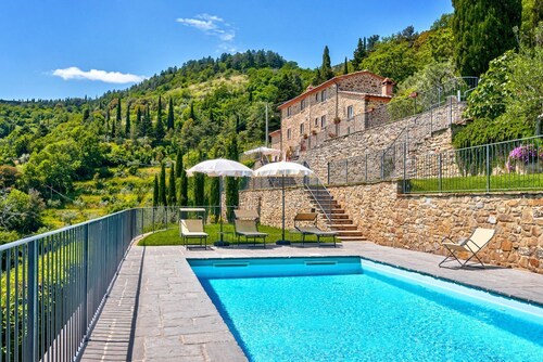 Villa Pietrenta- beautiful rural farmhouse surrounded by lush vegetation