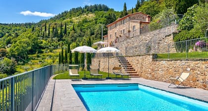 Villa Pietrenta- beautiful rural farmhouse surrounded by lush vegetation