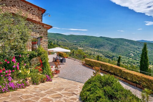 Villa Pietrenta- beautiful rural farmhouse surrounded by lush vegetation
