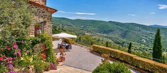 Villa Pietrenta- beautiful rural farmhouse surrounded by lush vegetation