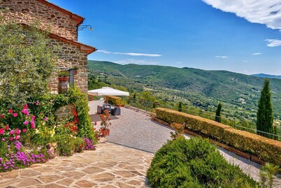Villa Pietrenta- beautiful rural farmhouse surrounded by lush vegetation